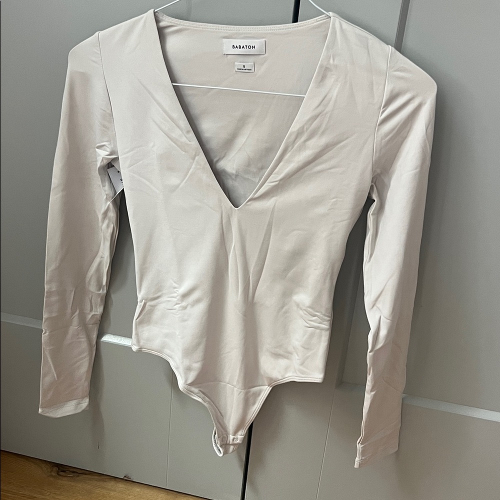 Aritzia Babaton Long sleeve V neck bodysuit